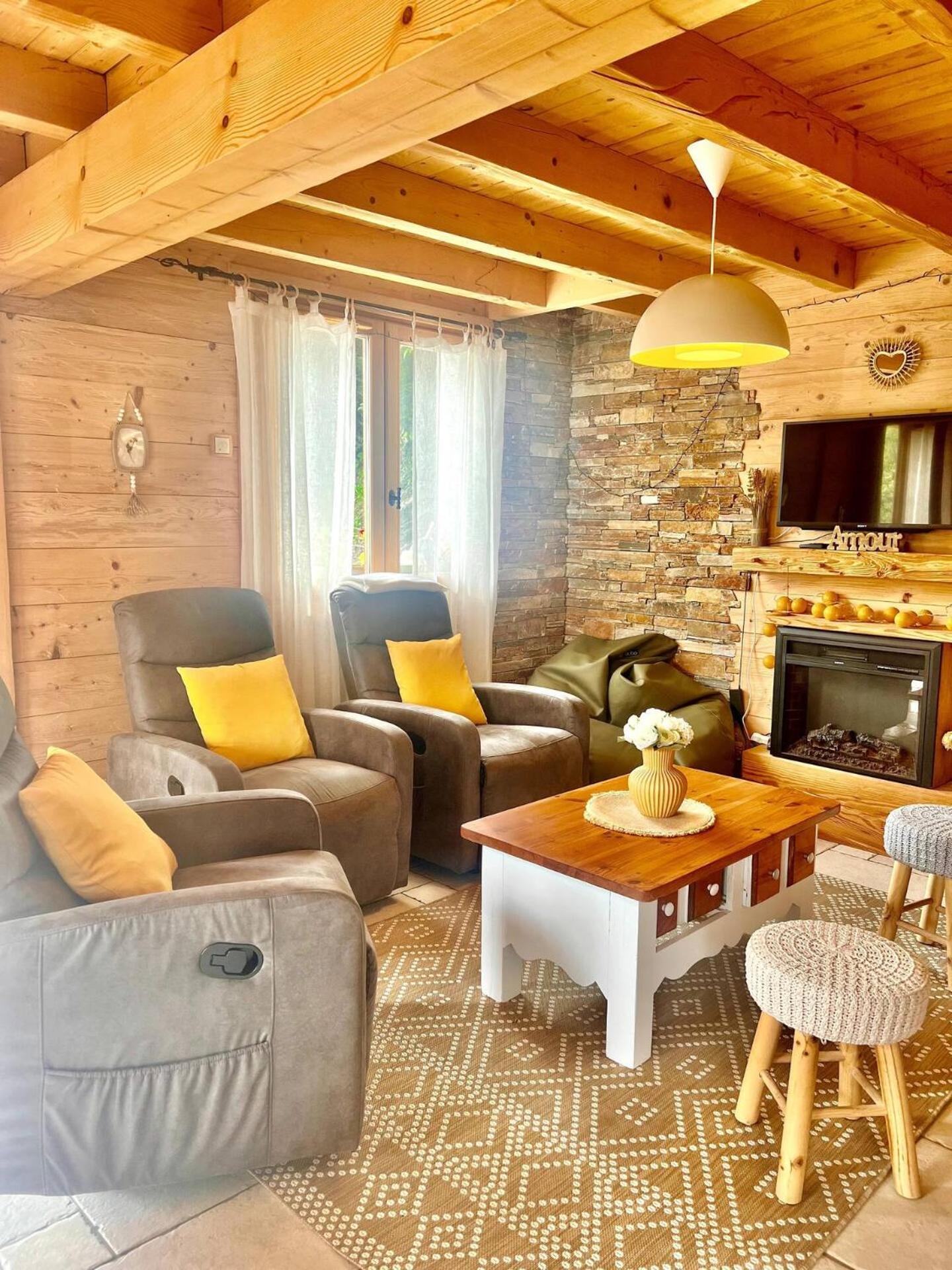 Charming Family Chalet For 8 People, With Private Hot Tub Les Clefs Εξωτερικό φωτογραφία